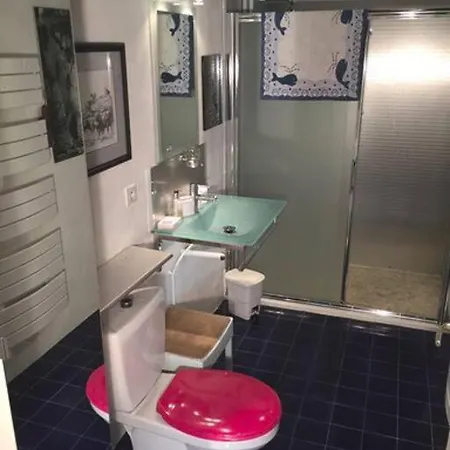 Semesterbostad 2-4 Couchages Situe Dans Un Magnifique Jardin