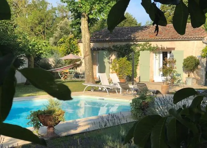 2-4 Couchages Situé Dans Un Magnifique Jardin Saint-Vivien (Charente-Maritime)